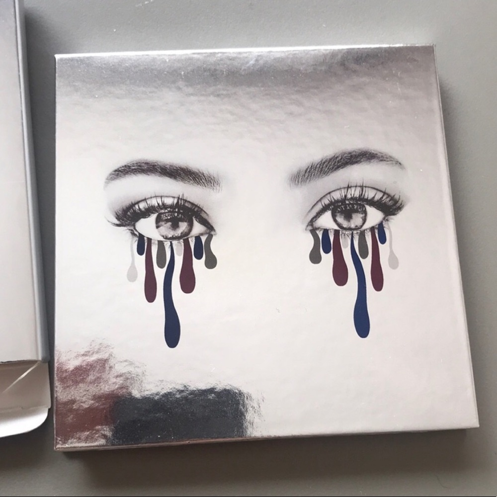 Kylie Jenner 2016 holiday palette!💖 - Picture 5 of 6